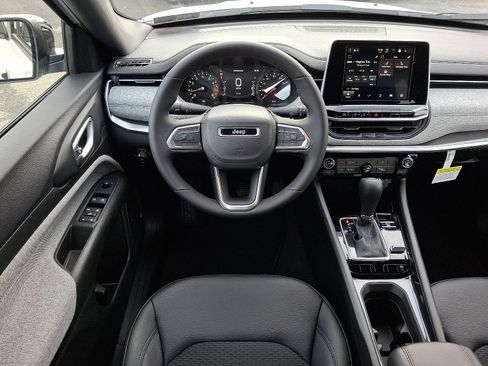 New 2026 Jeep Compass Latitude image 9