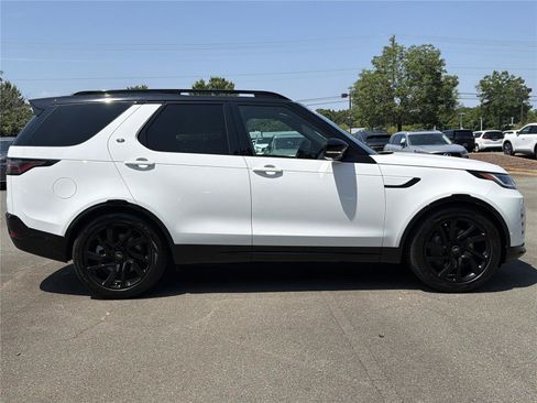 Used 2024 Land Rover Discovery Dynamic SE AWD/4WD image 28
