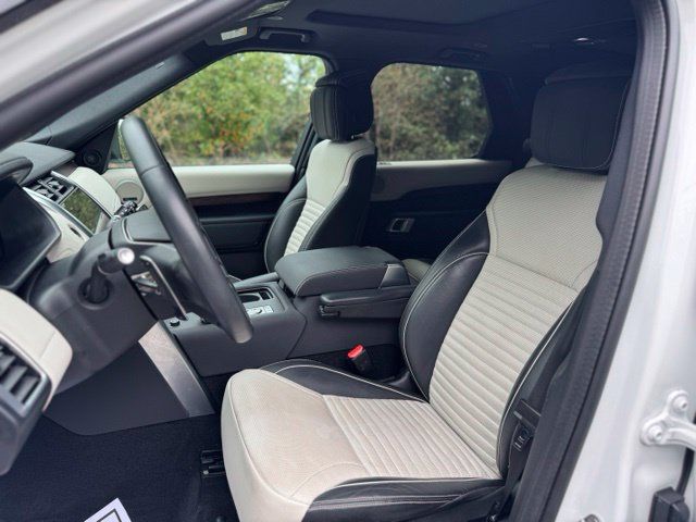 Used 2024 Land Rover Discovery Dynamic SE AWD/4WD image 10