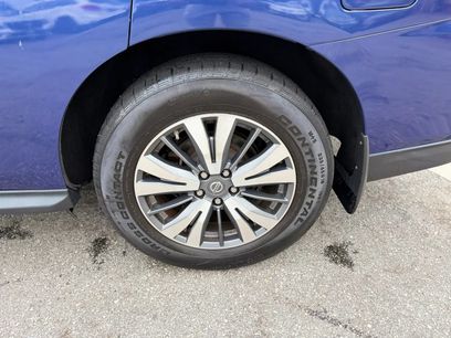 Used 2018 Nissan Pathfinder SL w/ Cargo Package