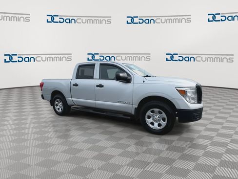 Used 2019 Nissan Titan S image 2