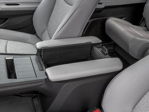 New 2026 Toyota Sienna LE FWD image 10