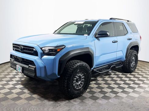 Certified 2025 Toyota 4Runner SR5 AWD/4WD image 4