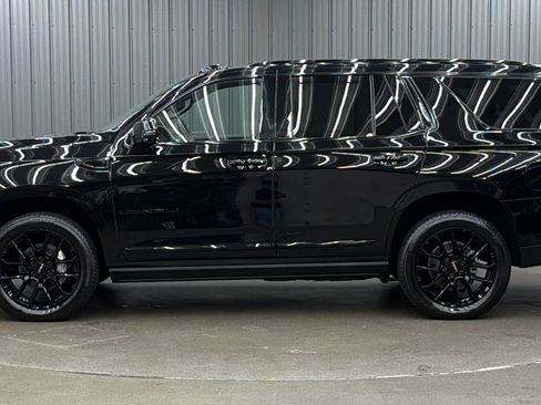Used 2026 GMC Yukon Denali w/ Sun & Power Step Package AWD/4WD image 2