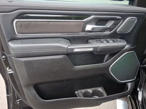 Used 2022 RAM 1500 Laramie AWD/4WD image 9