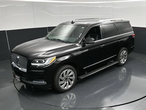 Used 2024 Lincoln Navigator Premiere AWD/4WD image 43