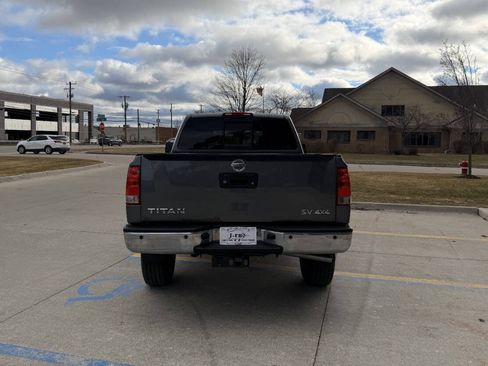 Used 2014 Nissan Titan SV image 7