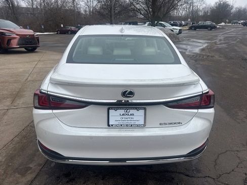 Certified 2025 Lexus ES 300h w/ Accessory Package (Z2) image 4