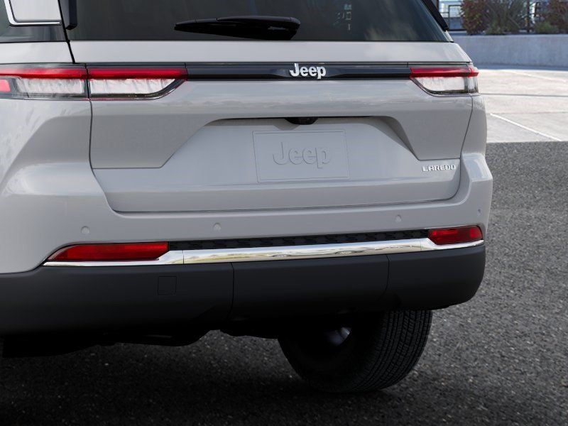 New 2026 Jeep Grand Cherokee Laredo w/ Trailer Tow Package RWD image 13
