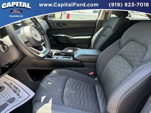 Used 2025 Nissan Pathfinder SV FWD image 19