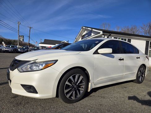 Used 2016 Nissan Altima 2.5 SV FWD image 14