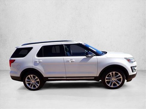 Used 2016 Ford Explorer XLT w/ Equipment Group 202A AWD/4WD image 5