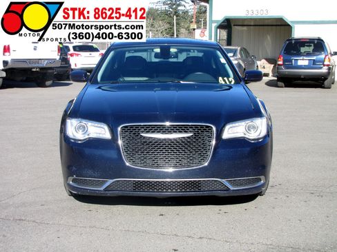 Used 2016 Chrysler 300 Limited image 11