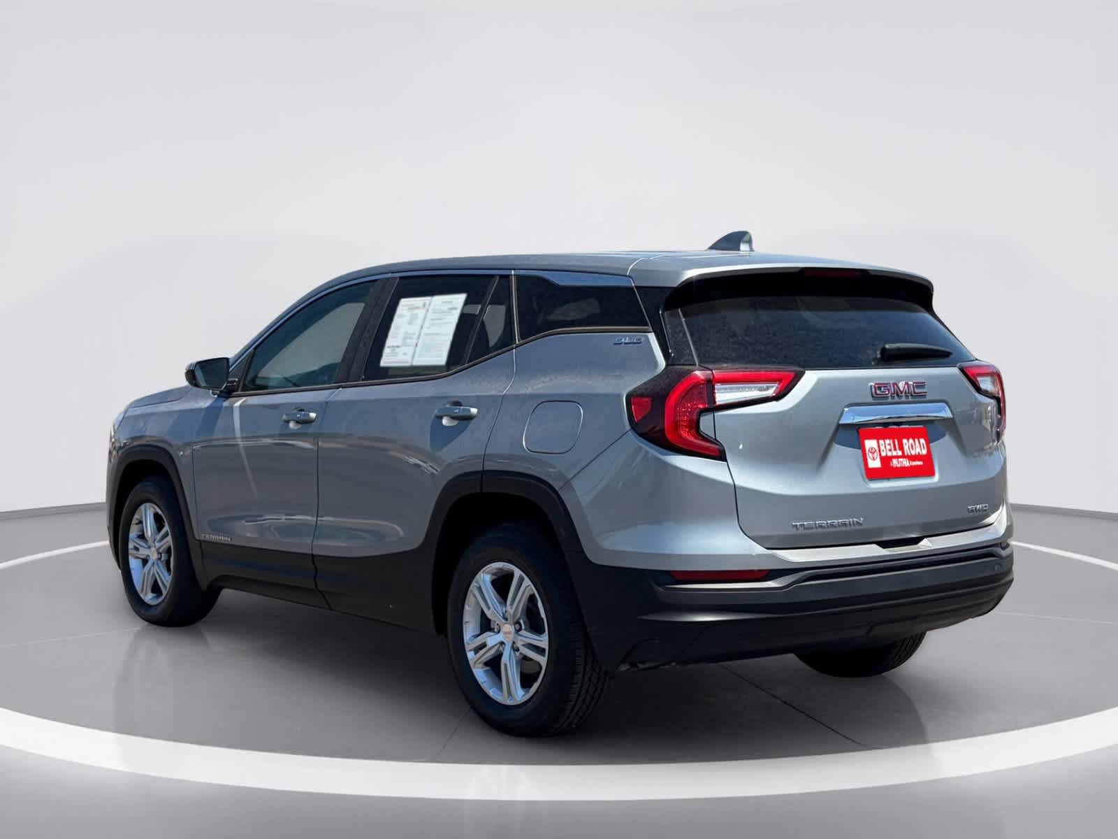 Used 2024 GMC Terrain SLE AWD/4WD image 6