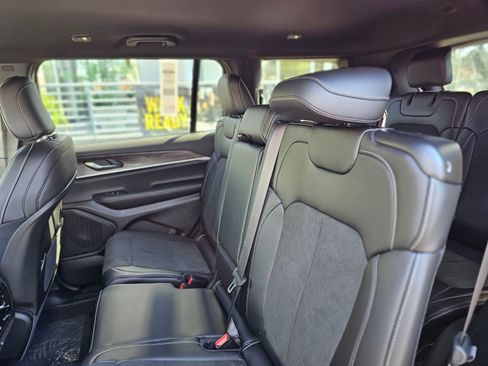 New 2026 Jeep Grand Cherokee L Altitude RWD image 23