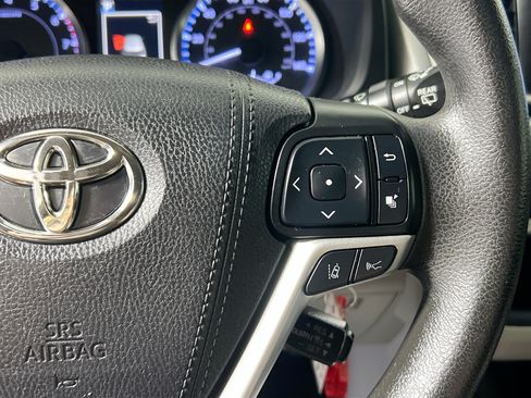 Used 2019 Toyota Highlander LE FWD image 19