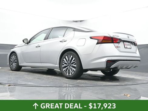 Used 2024 Nissan Altima 2.5 SV FWD image 47