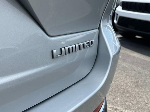 New 2025 Jeep Grand Cherokee Limited w/ Luxury Tech Group II AWD/4WD image 32