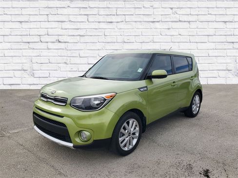 Used 2017 Kia Soul + image 4