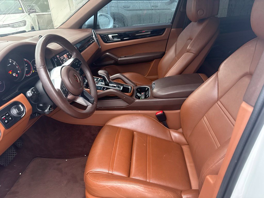 Used 2021 Porsche Cayenne Coupe AWD/4WD image 2