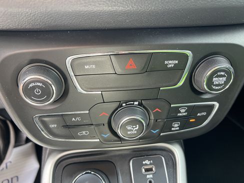 Used 2021 Jeep Compass Latitude AWD/4WD image 19