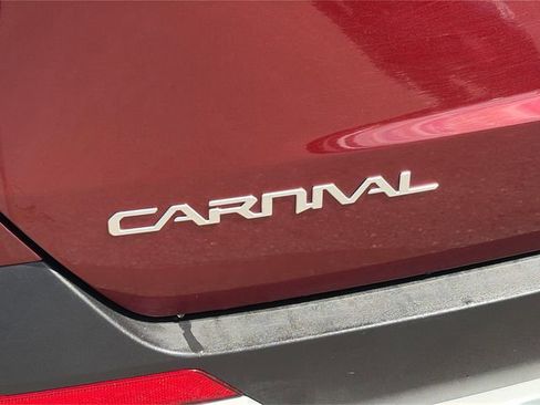 Used 2025 Kia Carnival FWD image 20