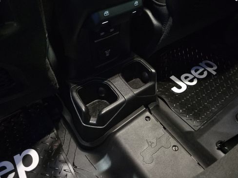 Used 2021 Jeep Wrangler Unlimited Rubicon AWD/4WD image 31