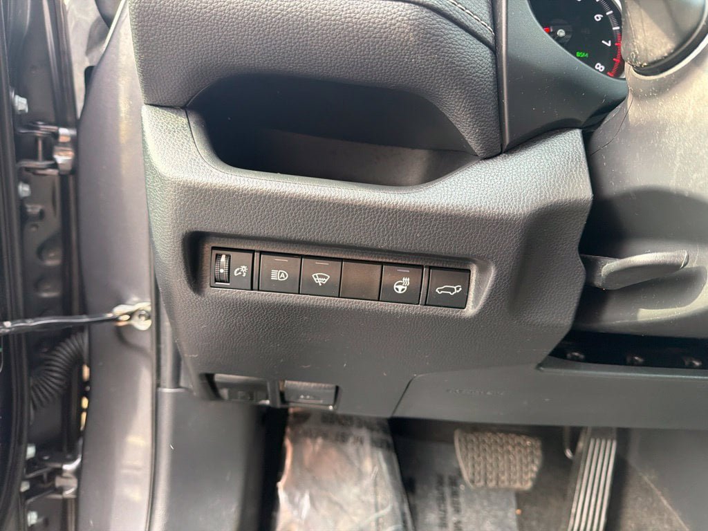 Certified 2022 Toyota RAV4 XLE Premium AWD/4WD image 27