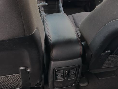 Used 2025 Dodge Durango GT RWD image 21