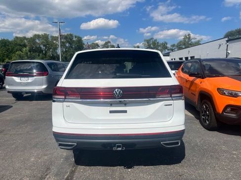 Used 2024 Volkswagen Atlas SE AWD/4WD image 6