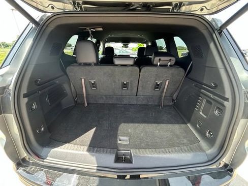 Used 2025 Buick Enclave Sport Touring FWD image 19