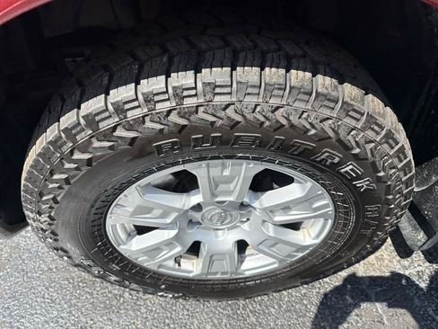 Used 2017 Nissan Titan SV AWD/4WD image 11
