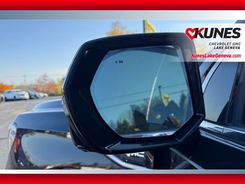 Used 2022 GMC Yukon Denali w/ Denali Premium Package image 31