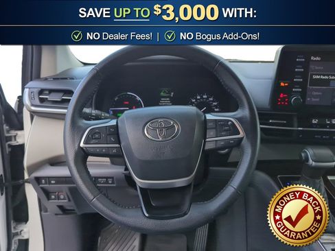 Used 2022 Toyota Sienna XLE image 18
