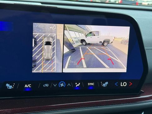Used 2025 Chevrolet Traverse Z71 w/ Enhanced Driving Package AWD/4WD image 26