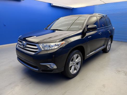Used 2012 Toyota Highlander Limited w/ Tow Pkg AWD/4WD image 4