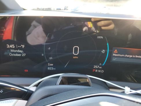 Used 2025 Cadillac Optiq Luxury 1 image 8