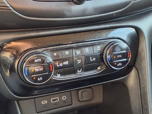 Used 2022 Buick Encore GX Select w/ Sport Touring Package image 7