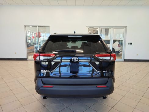 Used 2025 Toyota RAV4 XLE FWD image 4