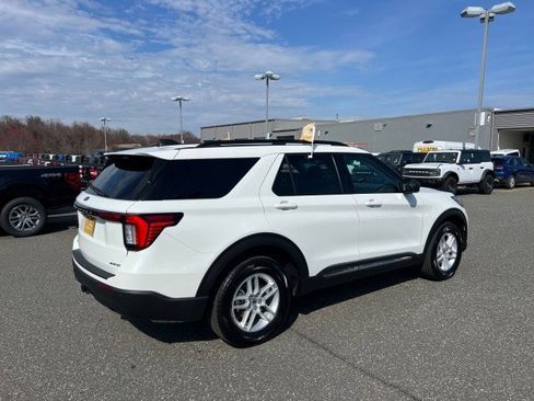 Certified 2025 Ford Explorer Active AWD/4WD image 5