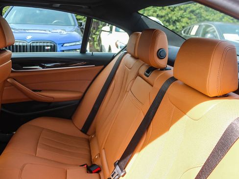 Certified 2023 BMW 530e w/ Convenience Package image 18