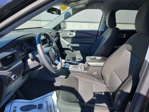Used 2022 Ford Explorer XLT image 11
