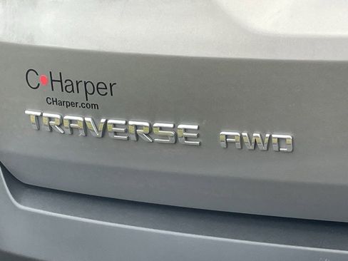 Used 2018 Chevrolet Traverse LT image 23