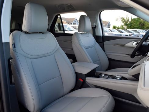 New 2026 Ford Explorer Active w/ Active Comfort Package RWD image 23