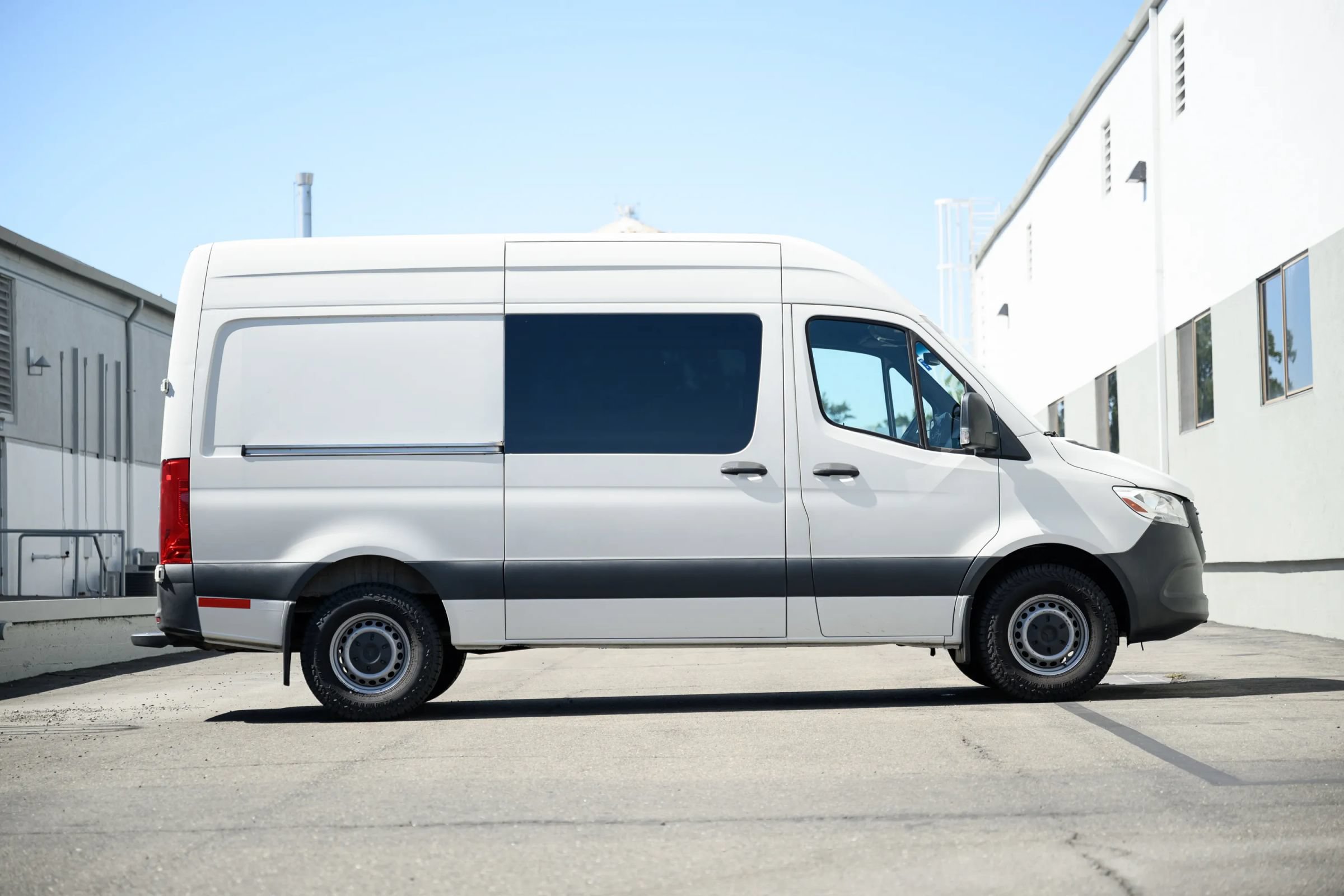 Used 2021 Mercedes-Benz Sprinter 2500 image 14