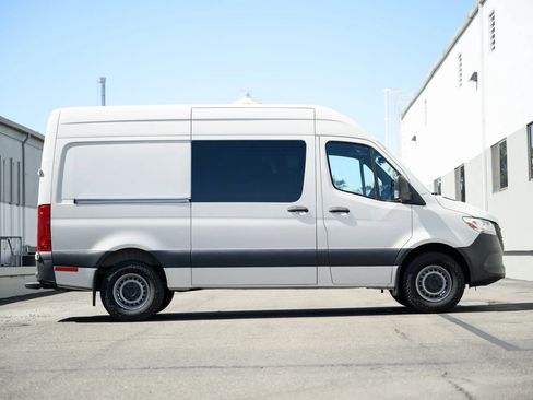 Used 2021 Mercedes-Benz Sprinter 2500 image 14