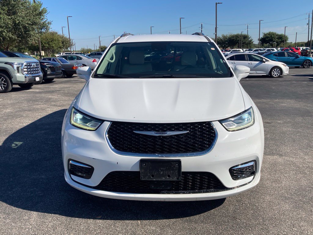 Used 2021 Chrysler Pacifica Touring-L FWD image 2
