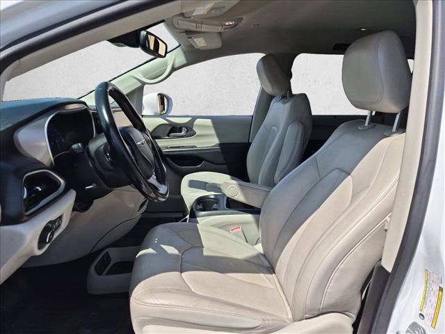 Used 2021 Chrysler Pacifica Touring-L FWD image 15