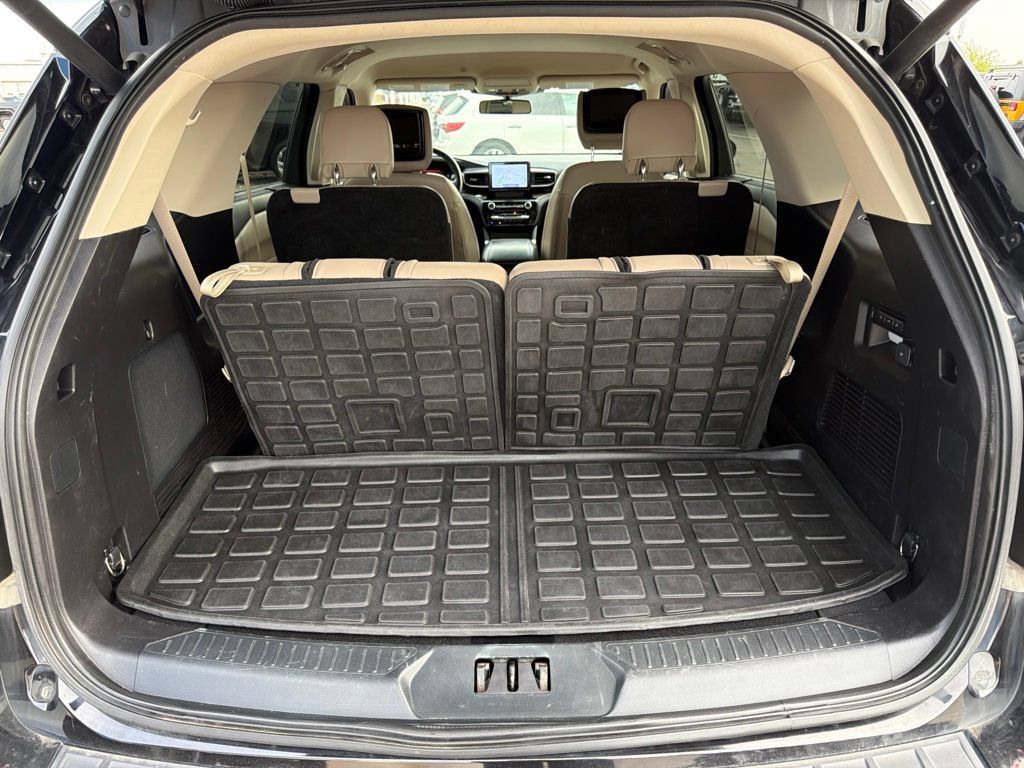 Used 2021 Ford Explorer Limited w/ Equipment Group 301A AWD/4WD image 31