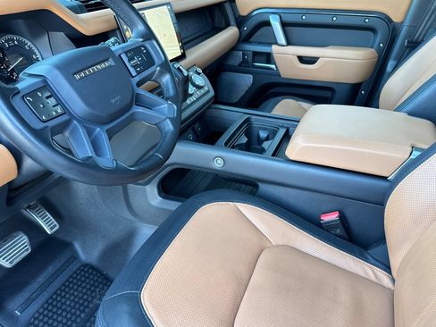 Used 2023 Land Rover Defender 130 X-Dynamic SE AWD/4WD image 9